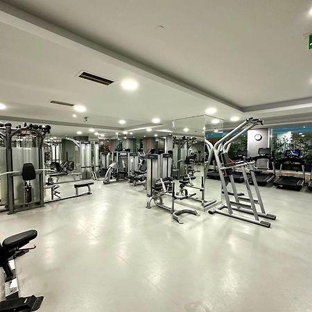 Ramada By Wyndham Istanbul Merter エクステリア 写真 The gym at the hotel