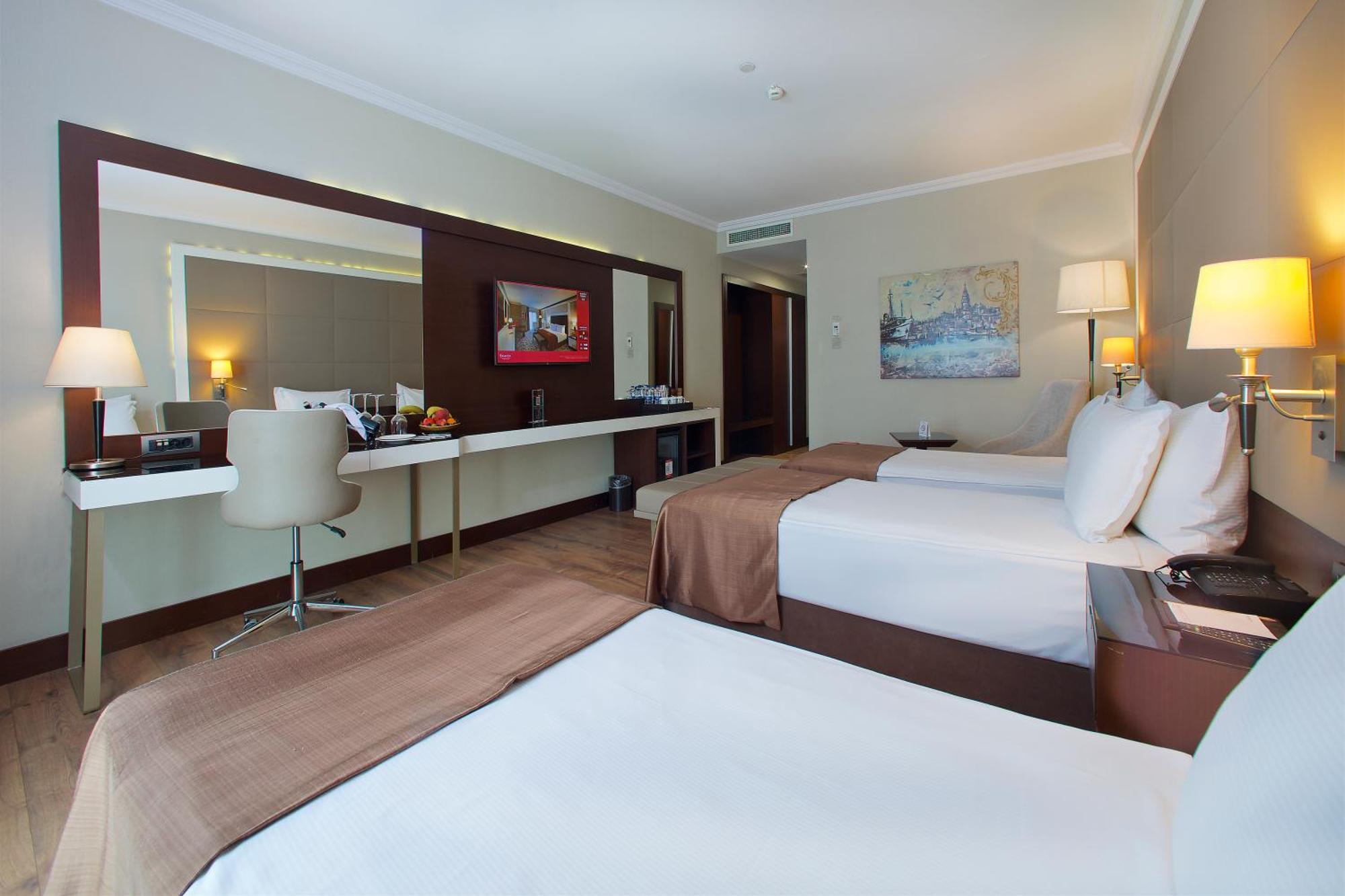 Ramada By Wyndham Istanbul Merter エクステリア 写真 A room at the hotel