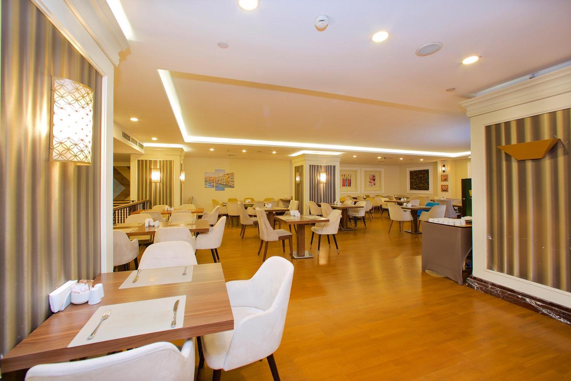 Ramada By Wyndham Istanbul Merter エクステリア 写真 Restaurant