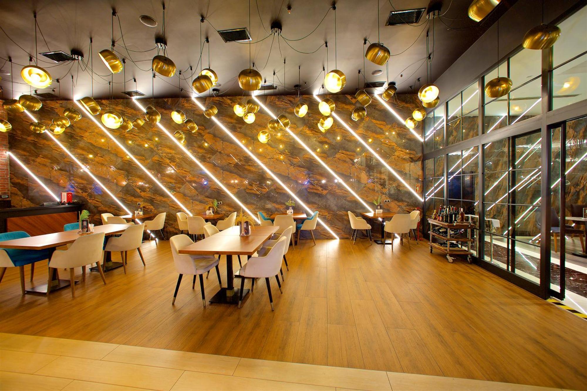 Ramada By Wyndham Istanbul Merter エクステリア 写真 Interior of a restaurant