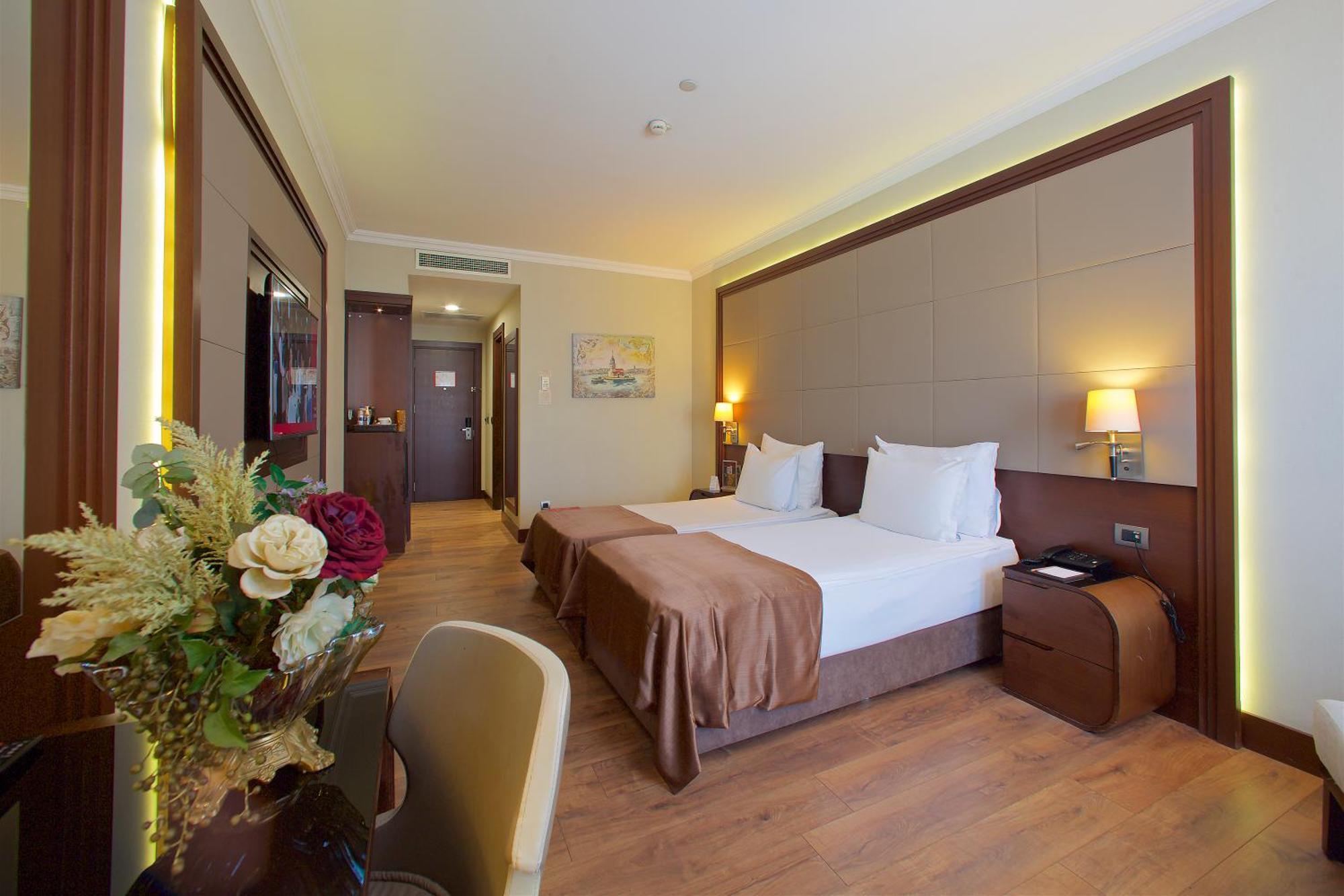 Ramada By Wyndham Istanbul Merter エクステリア 写真 A room at the hotel