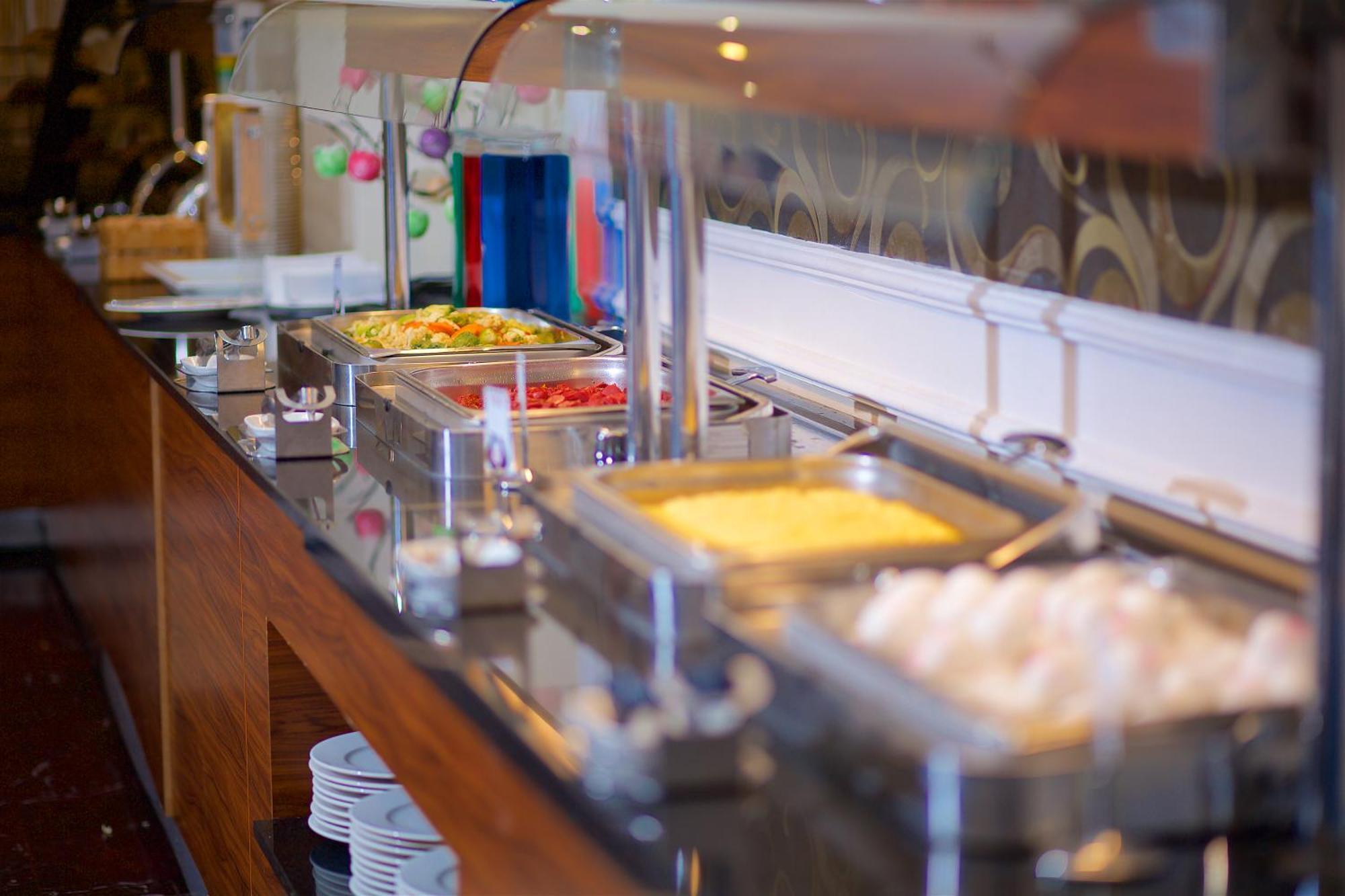 Ramada By Wyndham Istanbul Merter エクステリア 写真 A buffet