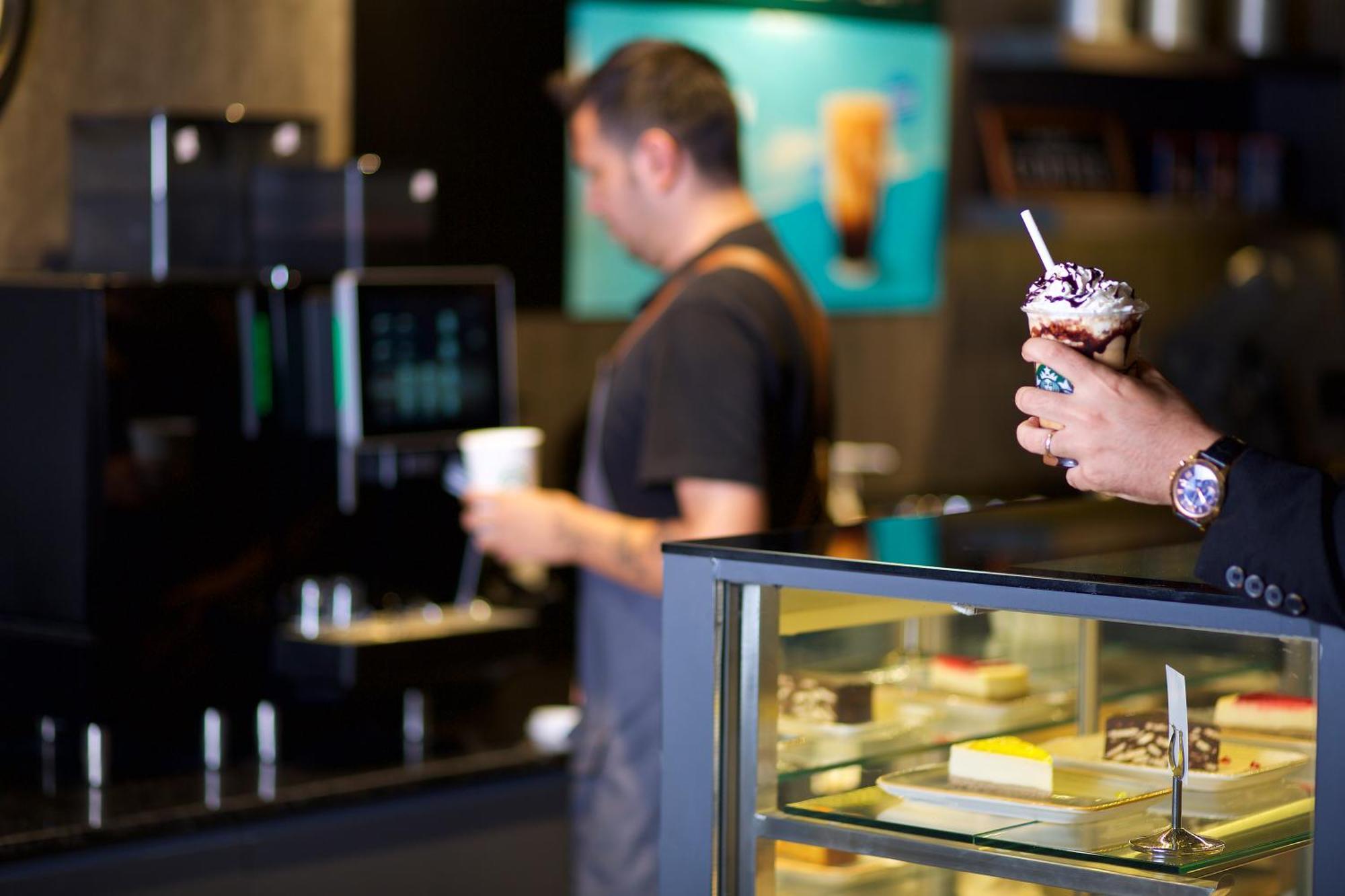 Ramada By Wyndham Istanbul Merter エクステリア 写真 A coffee shop in Bangkok, Thailand