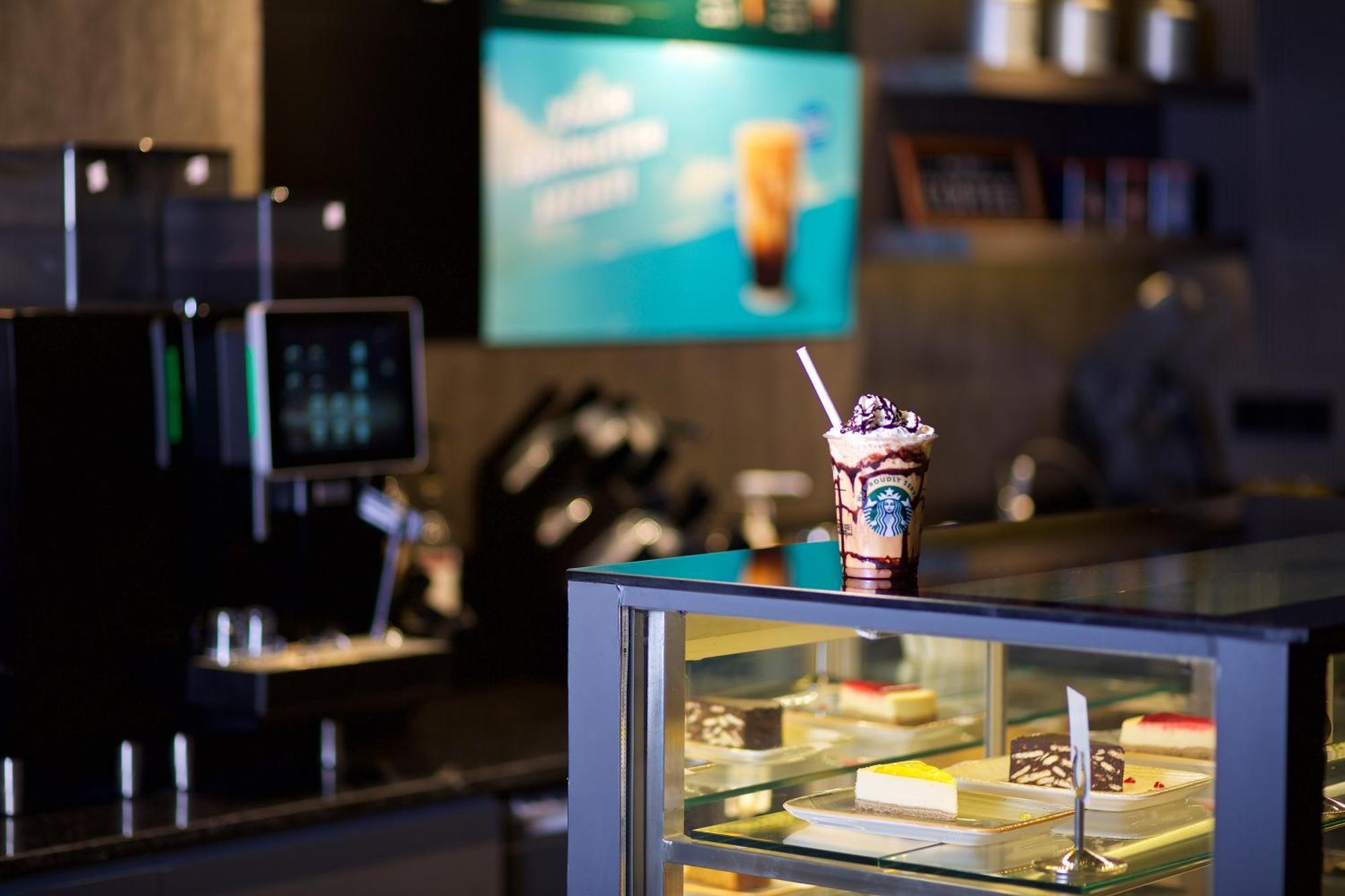 Ramada By Wyndham Istanbul Merter エクステリア 写真 A Frappuccino