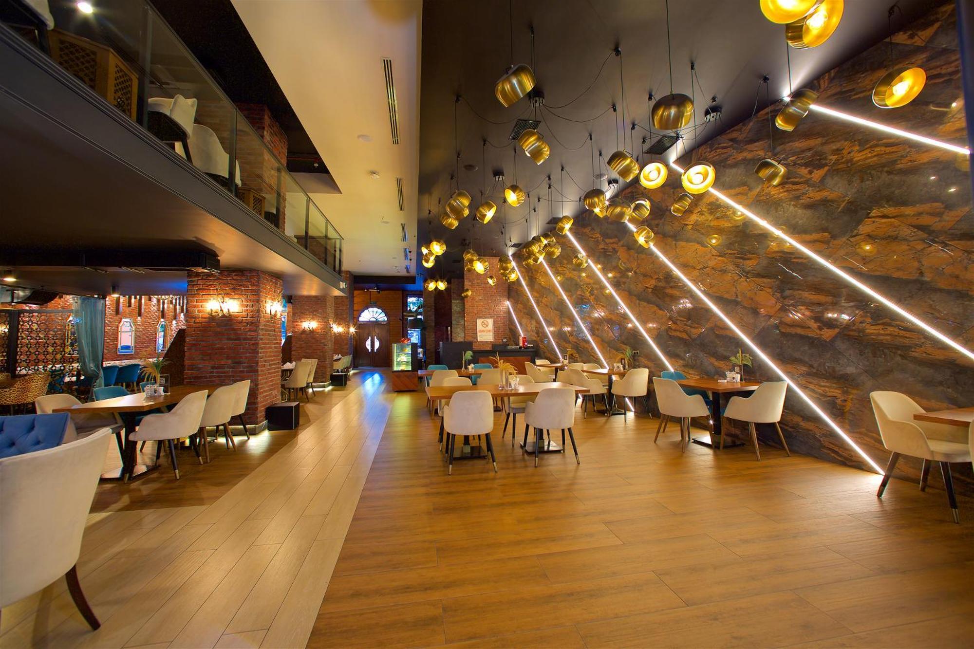Ramada By Wyndham Istanbul Merter エクステリア 写真 Restaurant in the hotel