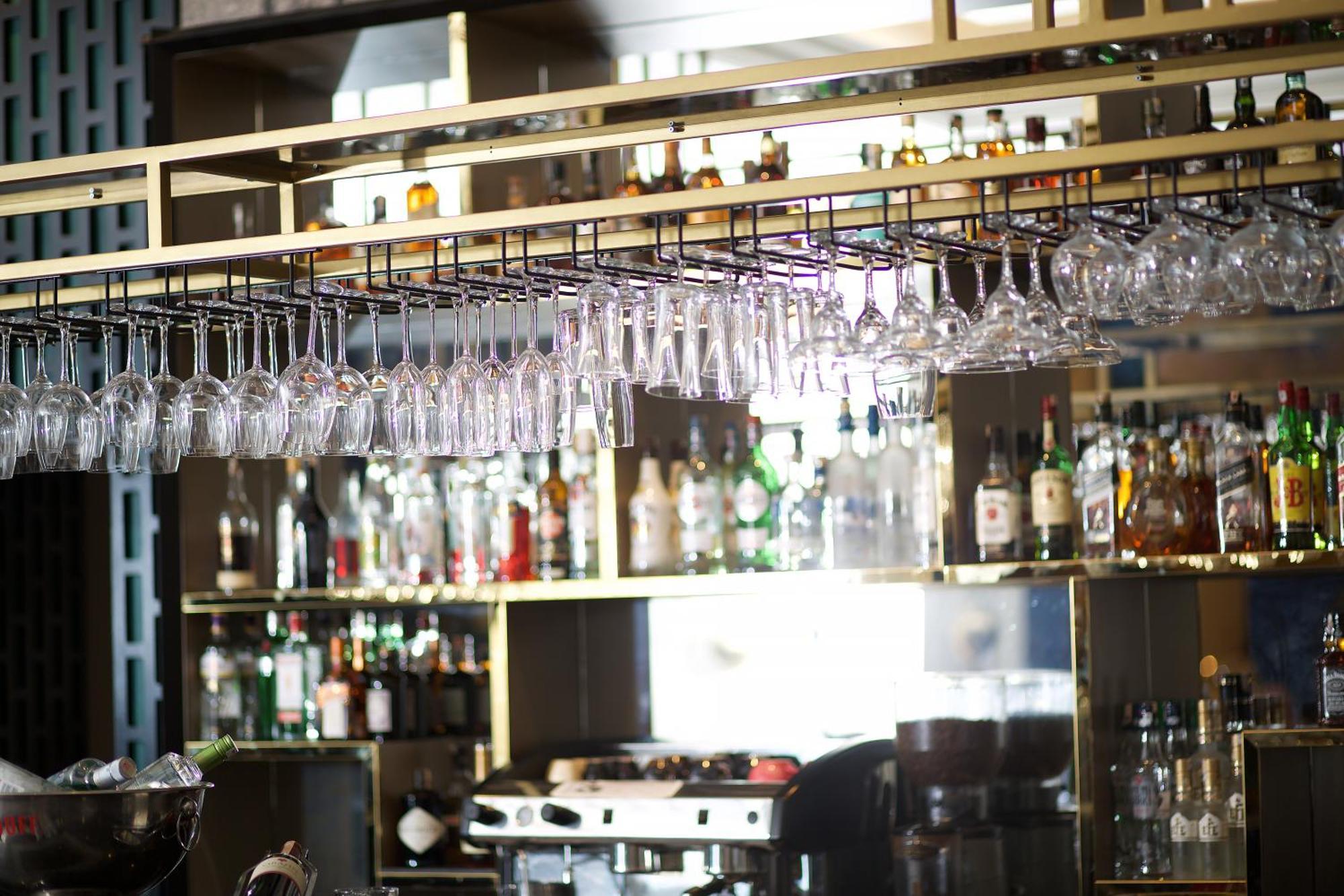 Ramada By Wyndham Istanbul Merter エクステリア 写真 Wine glasses hanging above a bar