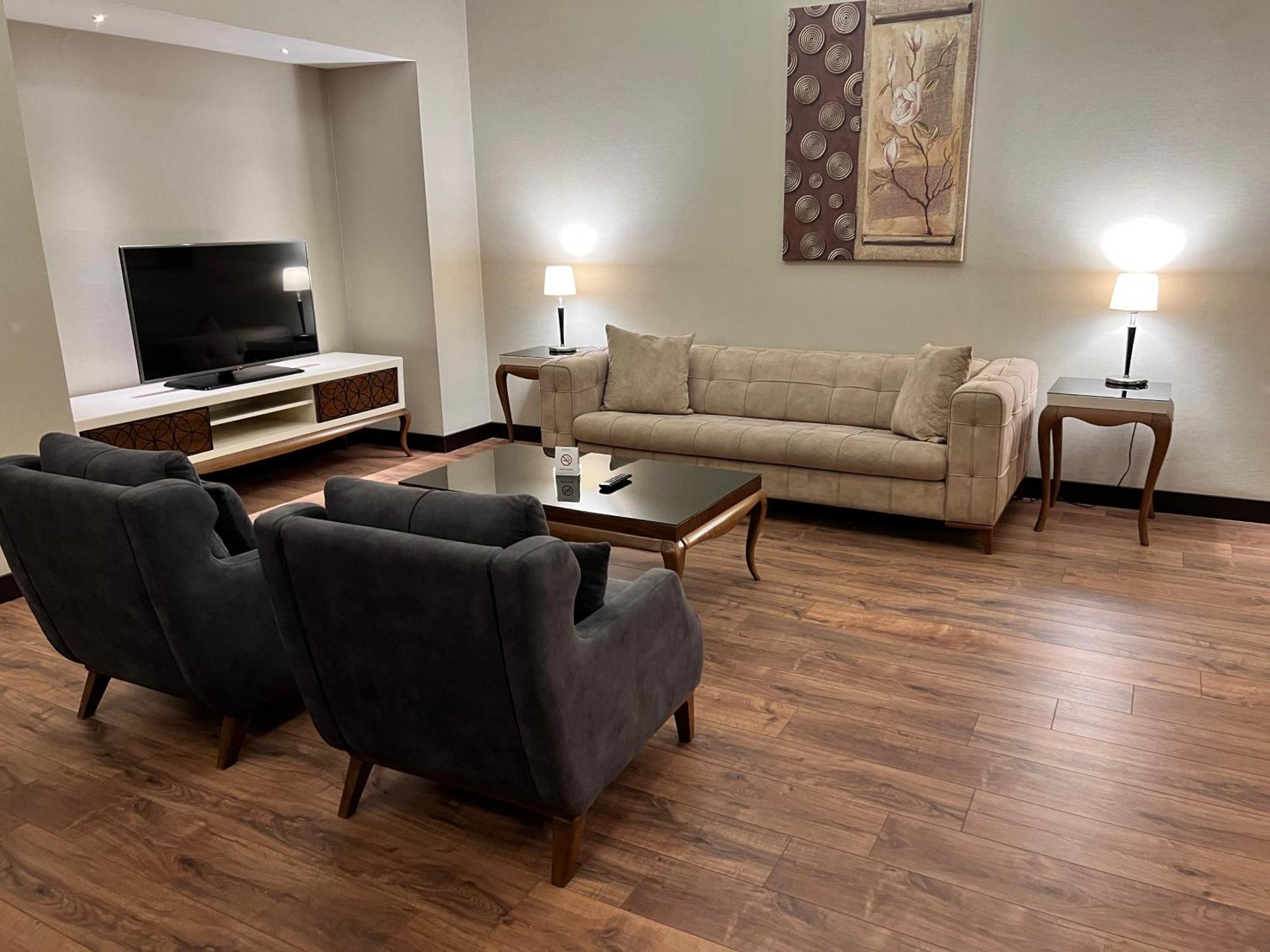 Ramada By Wyndham Istanbul Merter エクステリア 写真 The lounge at the airport