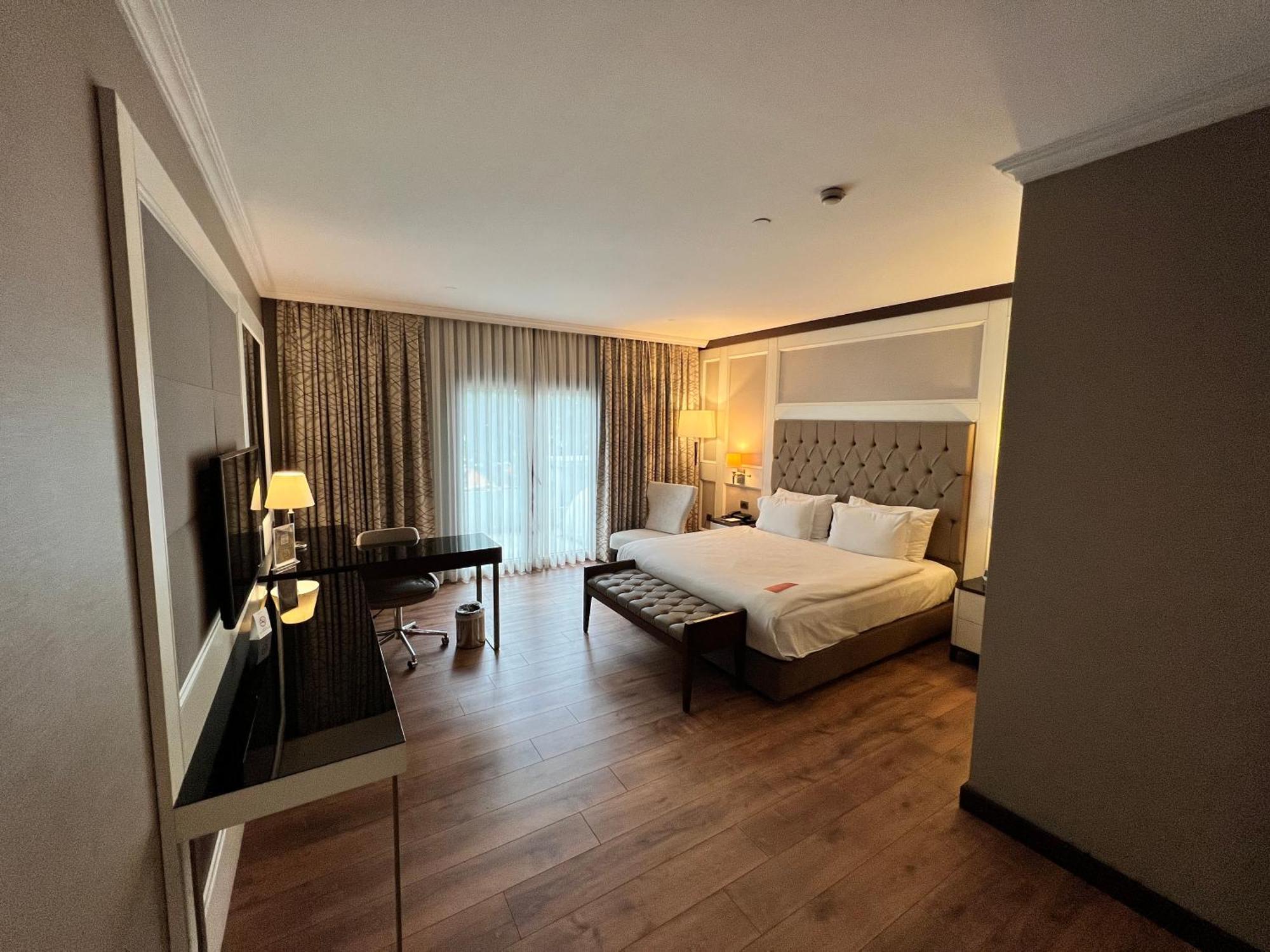 Ramada By Wyndham Istanbul Merter エクステリア 写真 A room at the hotel