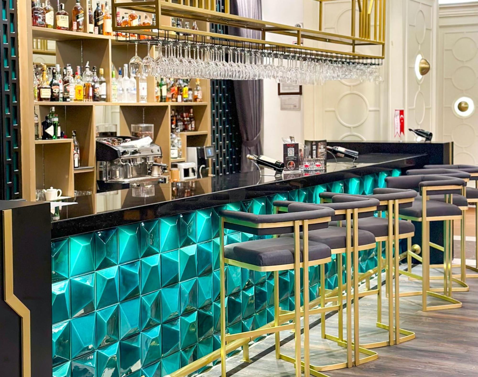 Ramada By Wyndham Istanbul Merter エクステリア 写真 The bar at the 2019 edition of the World Economic Forum